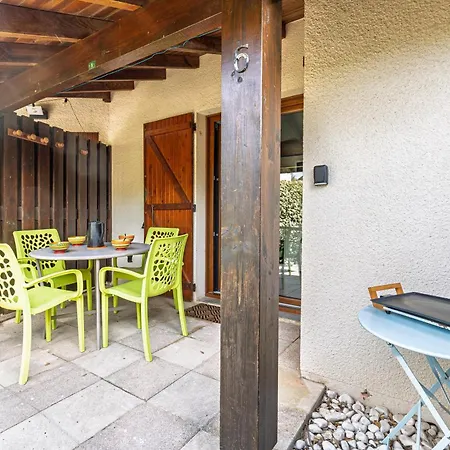Lolo, Piscine Et Terrasse